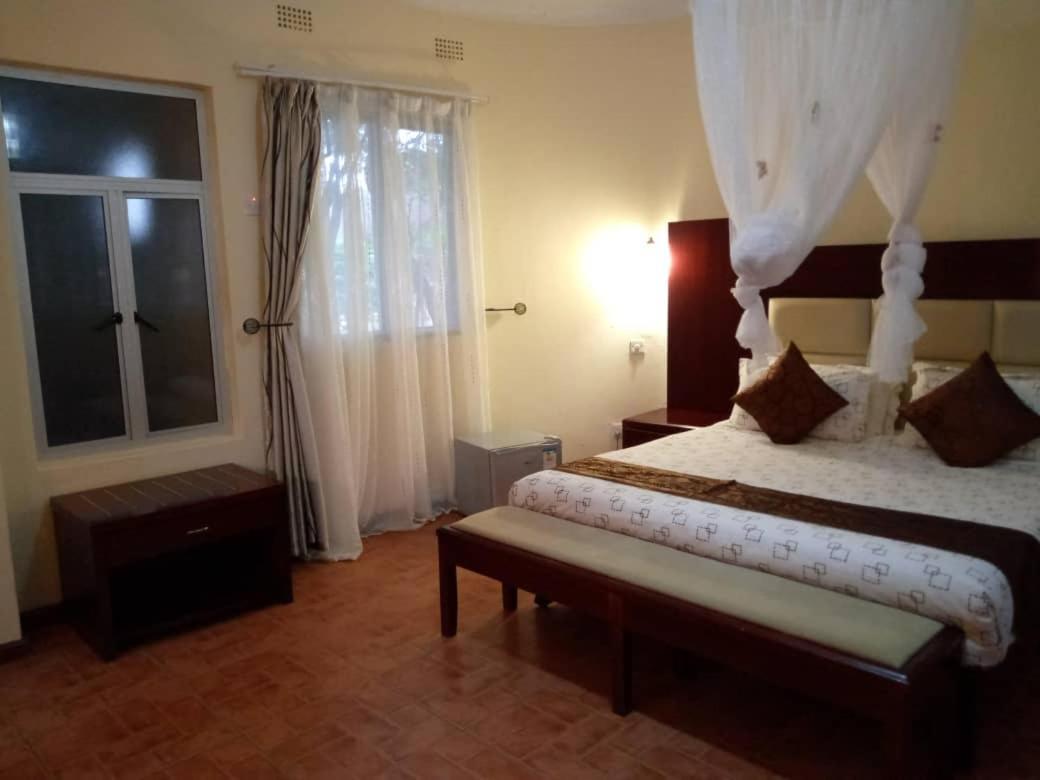 Chamba Valley Exotic Hotel Lusaka Bagian luar foto